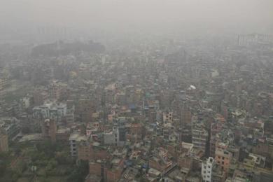 फाेहाेरले आकाश ढाक्याे, अँध्यारियाे काठमाडौं
